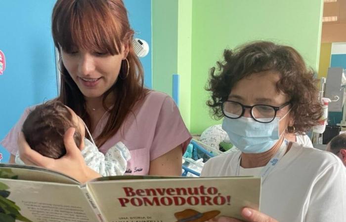 Für Eltern kleiner Kinder wurde in der Neonatologie in Bari eine Buchhandlung eröffnet
