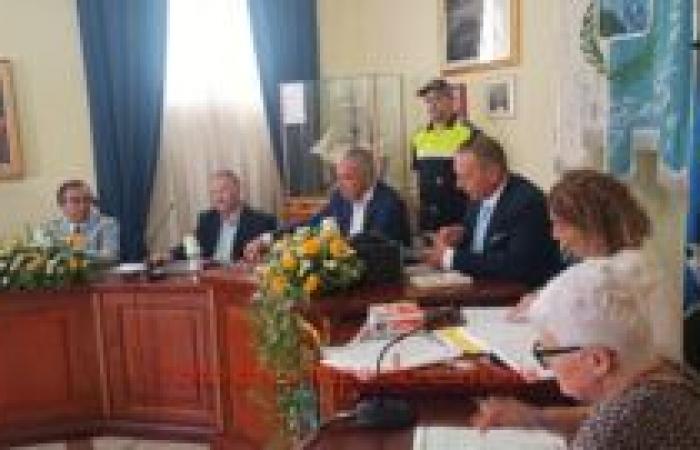 Der neue Gemeinderat von Calasetta hat gestern Abend sein Amt angetreten