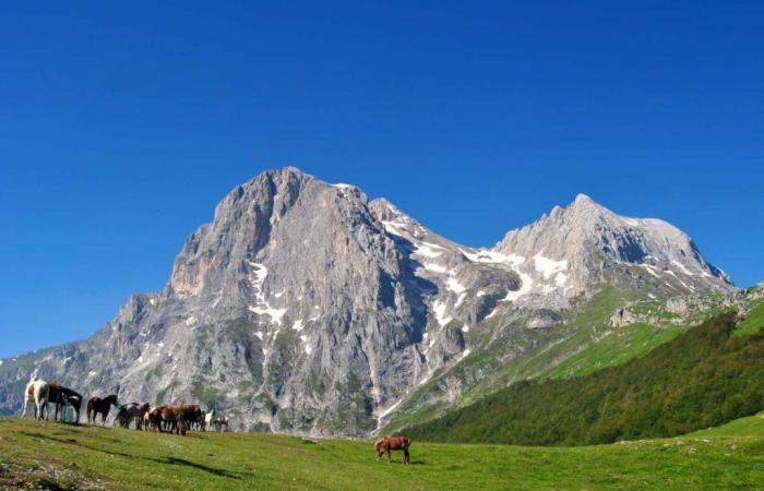 Urlaub in den Abruzzen: Entdecken Sie zwischen undurchdringlichen Gipfeln und sanften Hängen die Wege des Gran Sasso