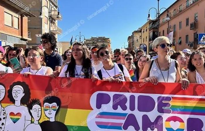 Frosinone, Lazio Pride. Die Regenbogenlawine hat nicht stattgefunden – Foto 1 von 6