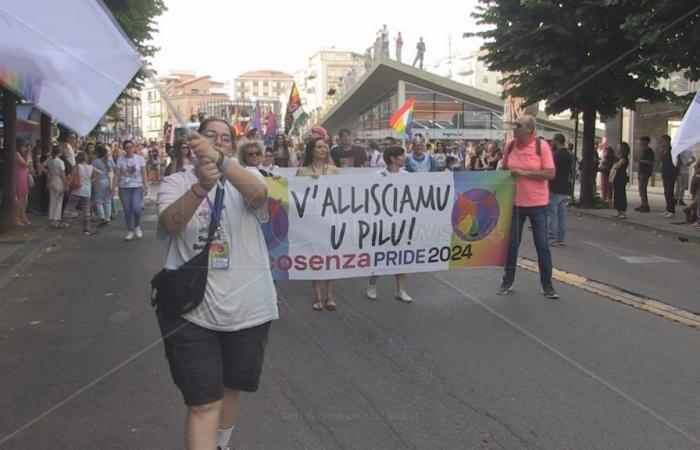Cosenza Pride und Arcigay greifen die Regierung an: „Sind noch nie so verfolgt“