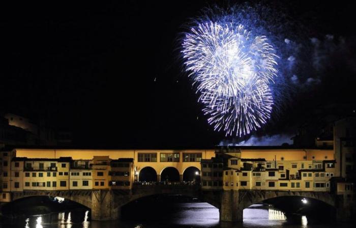 Party in Florenz (und darüber hinaus). Lagerfeuer, Glück und Liebesrituale