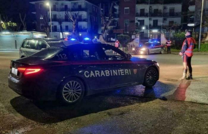 Giugliano, Streit zwischen Nachbarn um ein vor einem Tor geparktes Auto: Sechs Personen meldeten sich