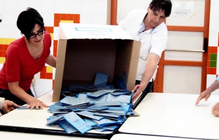 Stimmzettel, Gemeinden bei der letzten Abstimmung. In Casalecchio, Pianoro und Castel Maggiore wird der Bürgermeister bestimmt. Die Wahllokale sind von 7 bis 23 Uhr geöffnet