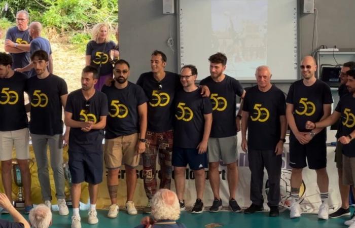 Rossano Volleyball feiert 50 Jahre Geschichte zwischen Ruhm und finanziellen Herausforderungen | VIDEO