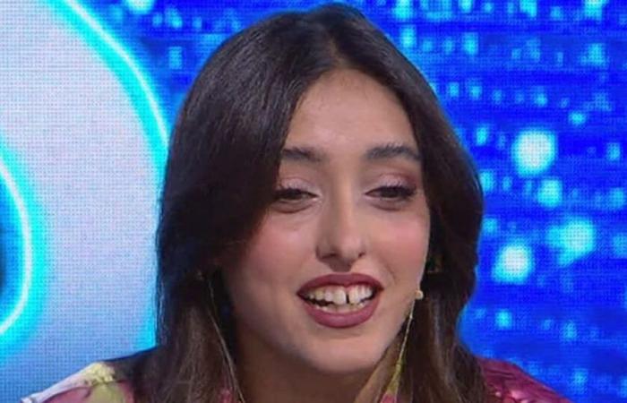 Giulia Stabile wird in den sozialen Medien wegen ihrer Zähne beleidigt, sie lässt die Hater erstarren