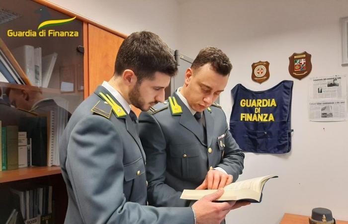 VENETIEN – Sie werden in der Schule mit gefälschten Diplomen aus Kampanien eingestellt: 25 gemeldet