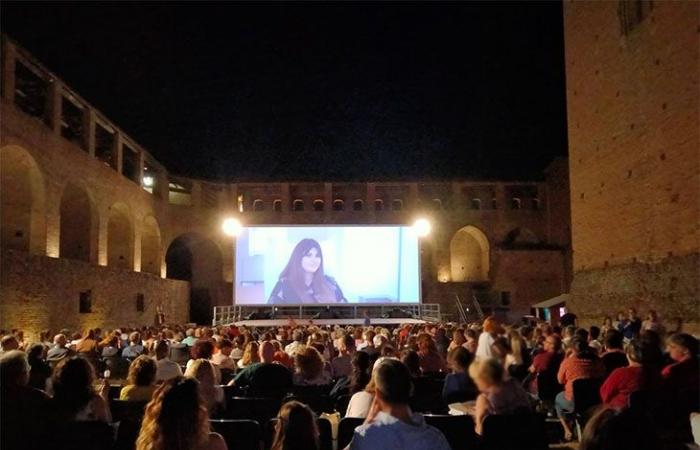 „Rocca Cinema Imola“, die Vorführungen unter dem Sternenhimmel beginnen morgen und dauern bis Ende August
