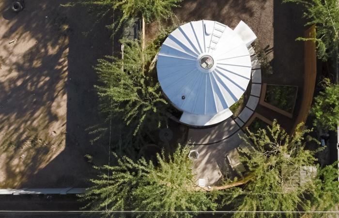 In Arizona wird aus einem alten Silo ein Minihaus mit Garten
