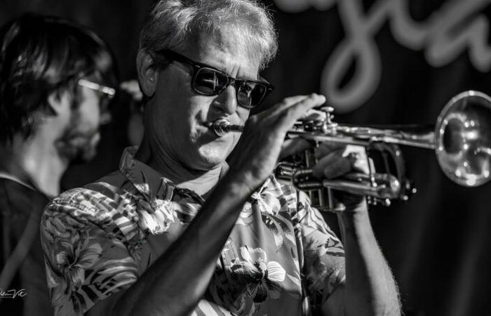 „Machen Sie schöne Klänge 2024“, der amerikanische Trompeter Michael Supnick im Saxophonmuseum in Fiumicino