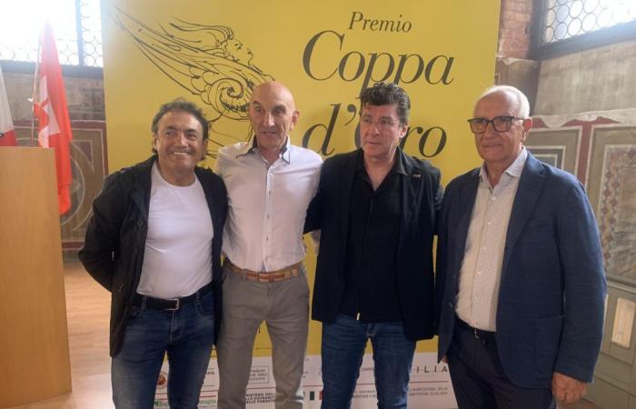 Gold Cup im Palazzo Gotico: Die Legenden des italienischen Radsports werden belohnt, während sie auf die Tour warten