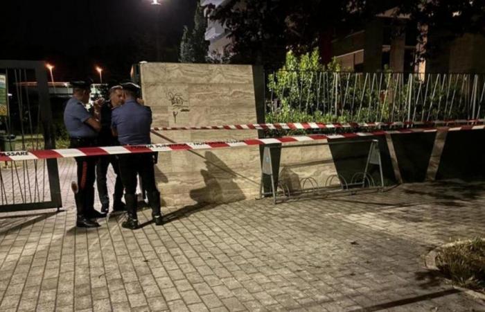 Pescara, Mord im Baden-Powell-Park: 16-Jähriger erstochen. Zwei gleichaltrige Gymnasiasten festgenommen: „Einer ist der Sohn eines Polizeisergeanten“