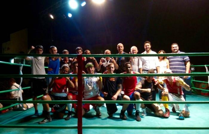 Boxer jeden Alters an den drei Abenden in der Cavallerizza, organisiert von Fight Gym und der Gemeinde