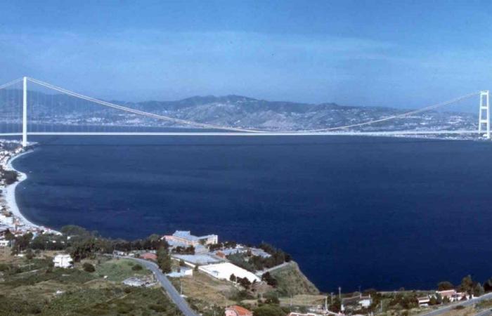 Das Paradoxon der Brücke über die Straße von Messina: Die großen Schiffe werden nicht passieren können
