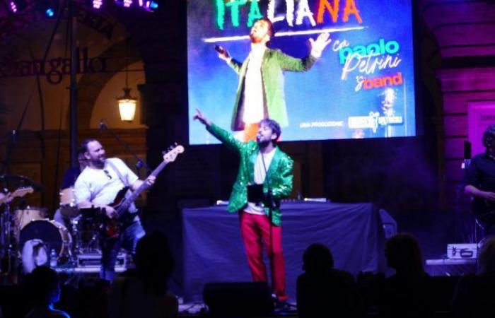 Über 5.000 Menschen in Tolentino (Foto/Video) Mit DJ Fargetta am Pult ist es die Nacht der besten Jahre