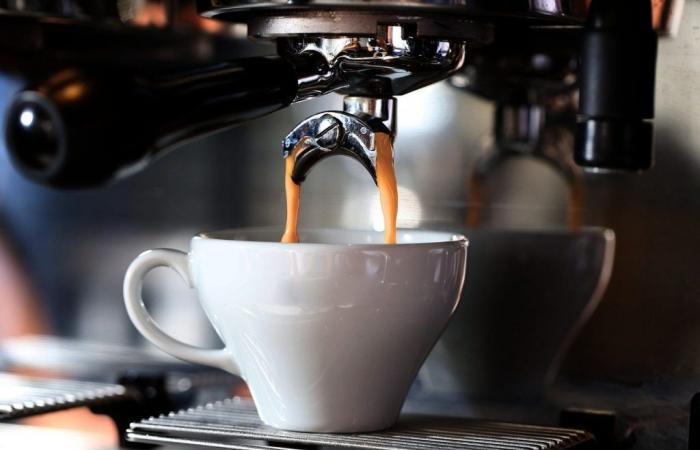 Laut einer Studie verringert Kaffeetrinken das Sterberisiko, das mit einer sitzenden Lebensweise verbunden ist