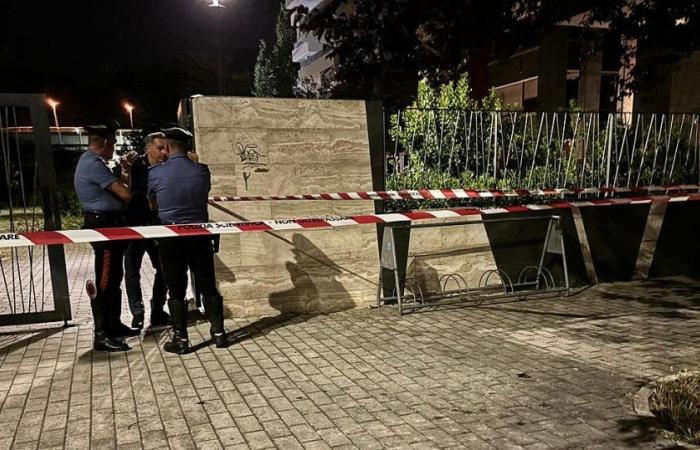 Zwei Minderjährige wegen Mordes an einem 15-Jährigen in Pescara verhaftet, Hypothese eines Zusammenstoßes zwischen Banden