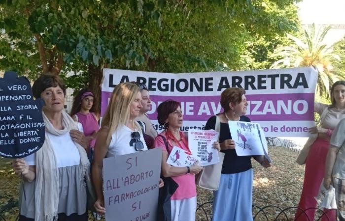 Ancona, der Protest vor dem Regionalpalast: „Ja zur pharmakologischen Abtreibung, ja zu RU486“ – Nachrichten Ancona-Osimo – CentroPagina