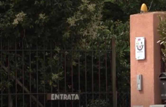 Fiumicino, Eltern vom Sommerbesuch im Kindergarten ausgeschlossen. „Wir fordern die gleichen Rechte wie diejenigen, die an Kommunalwahlen teilnehmen“ (VIDEO)