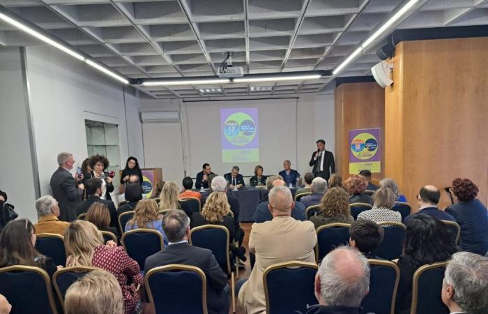 „Puglia Popolare erneut entscheidend“ in den beiden Stichwahlen. In Lecce hatten die Zentristen den scheidenden Bürgermeister vor den „Farce-Vorwahlen“ und dem Imageverlust gewarnt