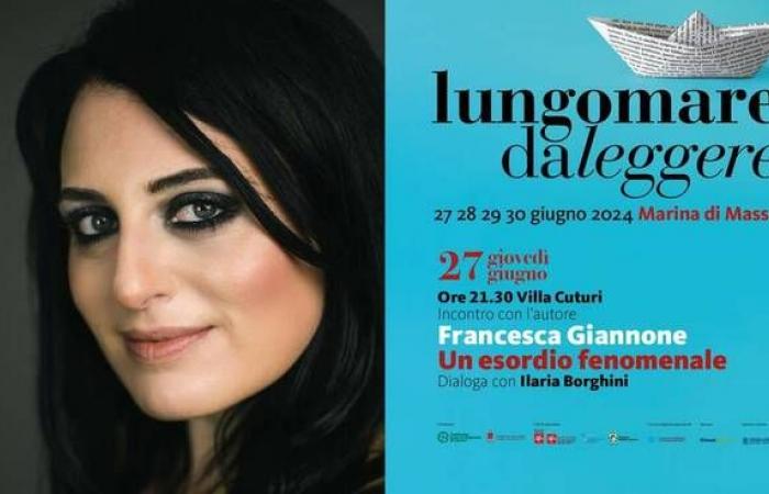 Francesca Giannone war Gast des ersten Abends von Lungomare, um in Marina di Massa zu lesen