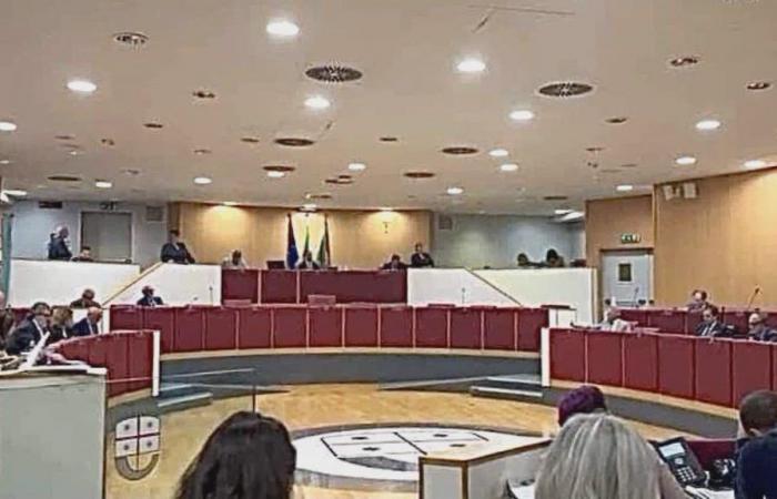 Fall Toti: Funken im Regionalrat über das Treffen der Präsidenten und Stadträte im Ameglia-Haus