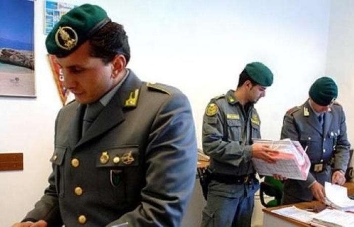 Finanzpolizei, 29 Festnahmen wegen Geldwäsche in Apulien in 18 Monaten. 532 Steuerhinterzieher gefunden