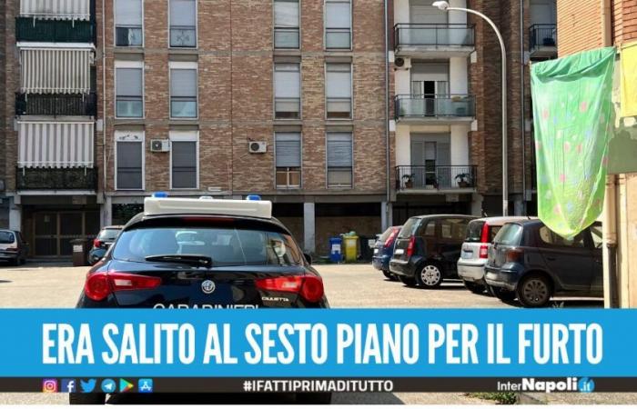 Absurd für Giugliano, der beim Diebstahl von Eisengeländern in seinem Gebäude erwischt wurde: Er stand außerdem unter Hausarrest