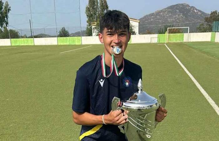 Fußball: Der junge aus Monreale stammende Alessio Lanza gewinnt mit dem sizilianischen Vertreter die „Piras“-Trophäe – Monreale News