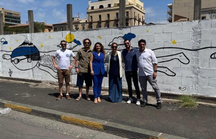 Eine Stunde für Europa Italia spendet der Stadt Catania ein europäisches Wandgemälde