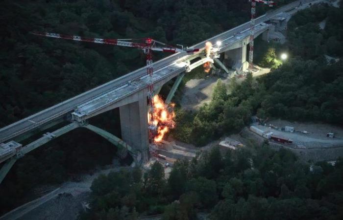 Einsturz des Gravagna-Viadukts: das Video der Explosion