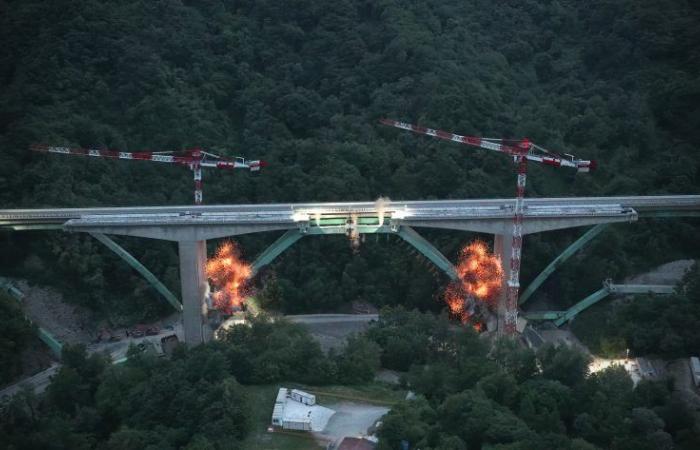 Einsturz des Gravagna-Viadukts: das Video der Explosion
