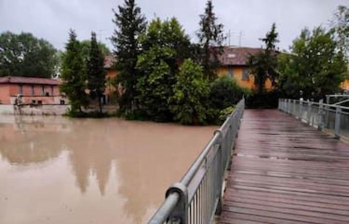 Schlechtes Wetter, Erdrutsche und Überschwemmungen in der Emilia: ein Todesfall in der Gegend von Parma
