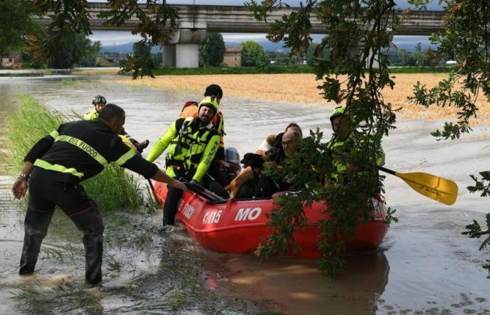 Erdrutsche und Überschwemmungen in der Emilia Romagna, die Überschwemmungen der Flüsse sind beängstigend. Verfolgen Sie die Live-Übertragung