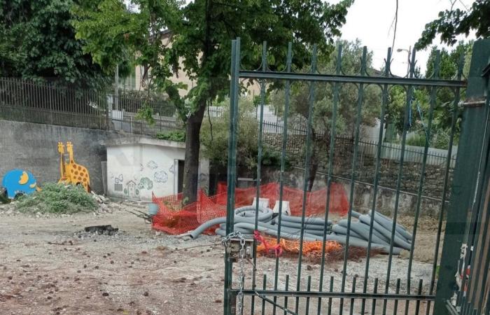 Die Baustelle der Borgo Tinasso-Schule ist seit etwa 9 Monaten im Gange, aber nur die vorgefertigten Gebäude wurden abgerissen (Foto) – Sanremonews.it