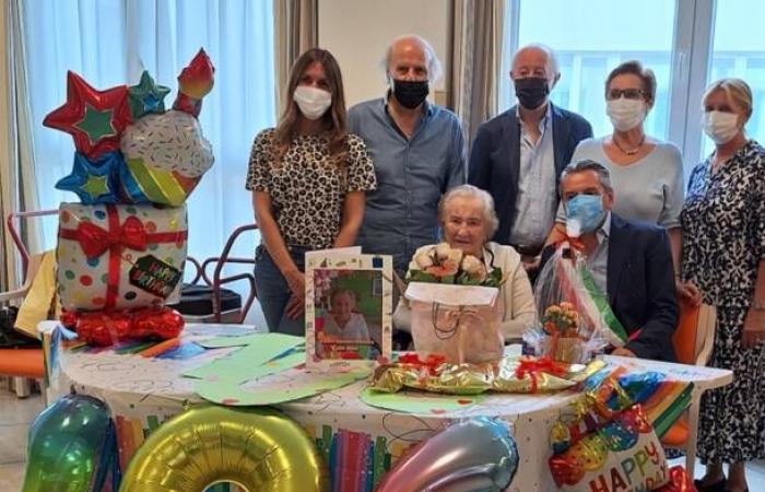 Bei der Feier zum 106. Geburtstag von Angela Bariola aus Legnano liest sie noch immer ein Buch pro Woche