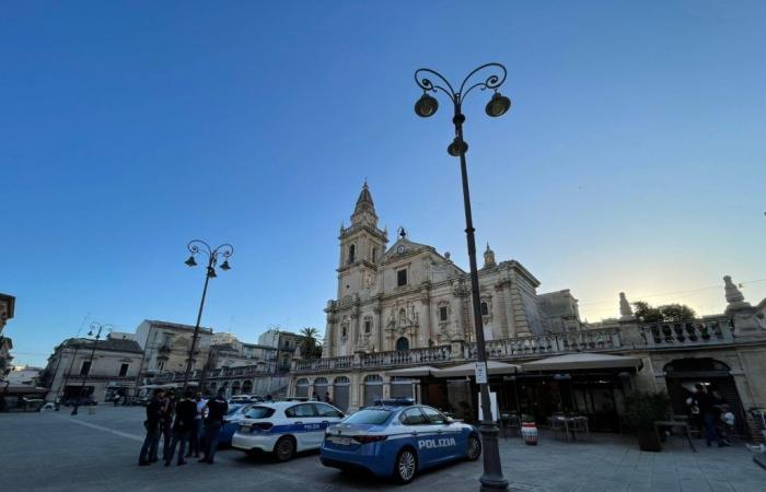Sitzblockade und Unterschriftensammlung in Ragusa, um „Sicherheit, Anstand, Legalität“ im historischen Zentrum zu fordern