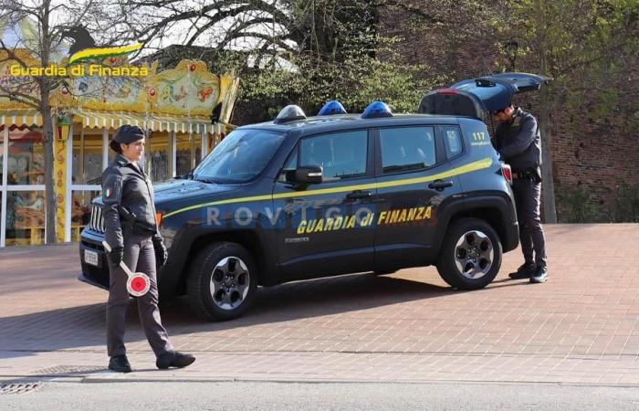 Insgesamt 57 Steuerhinterzieher und 38 illegale Arbeiter, die von der Guardia di Finanza von Rovigo gefunden wurden
