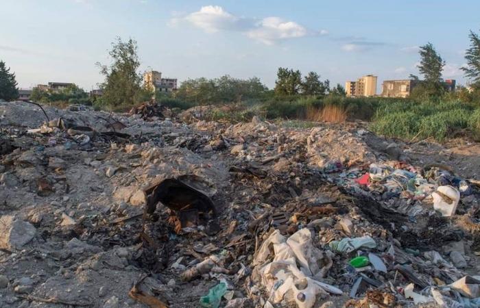 Brand im Roma-Lager in Giugliano: ARPAC-Intervention und erste Einschätzungen