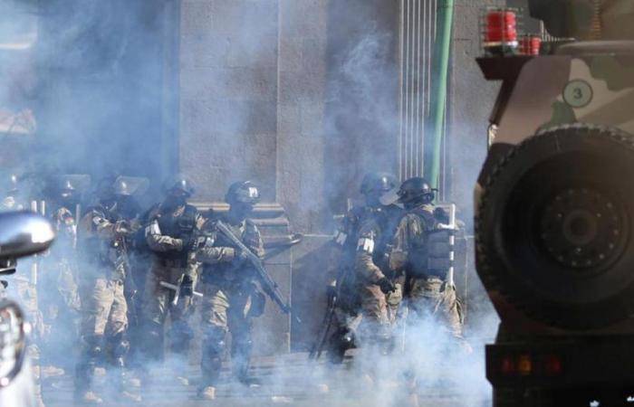 Fehlgeschlagener Staatsstreich in Bolivien, Soldaten brechen in Regierungsgebäude ein: Armeekommandant festgenommen