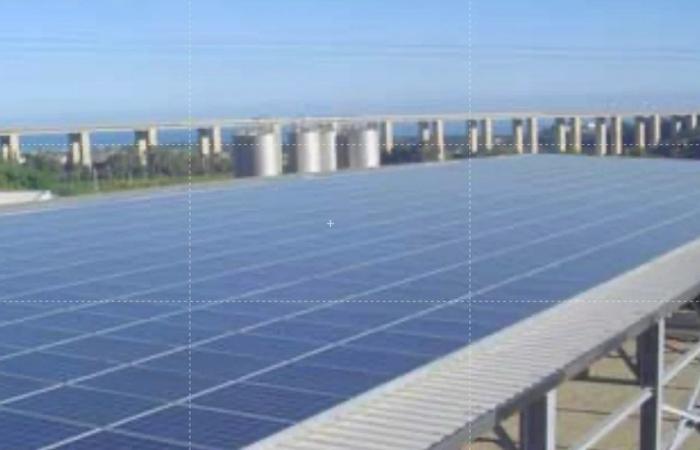 Illegale Lagerhalle mit Photovoltaikanlage in Caserta: Beschlagnahme und 6 Verdächtige