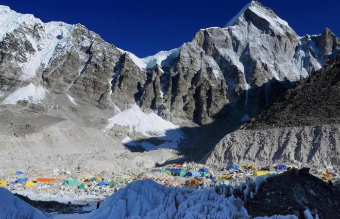 Everest, die makabre Wirkung schmelzenden Eises: Hunderte Leichen tauchen wieder auf. Hochriskante Expeditionen, um sie zu bergen