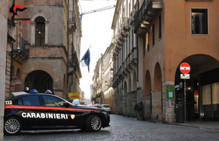 Vicenza: Der 18-jährige Anführer wurde auf dem Heimweg von der Arbeit von einer Babybande ins Gesicht geschlagen und ausgeraubt