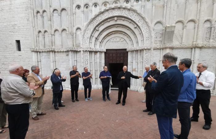 Kardinal Menichelli bei der Wiedereröffnung der Kirche S. Maria della Piazza und der Feier der Königin aller Heiligen in Ancona