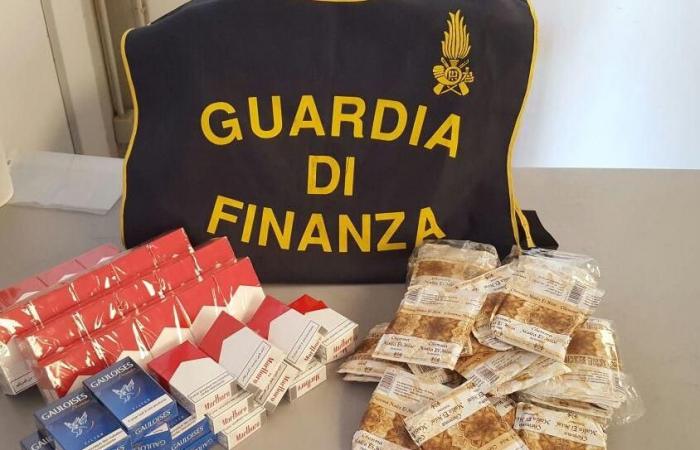Guardia di Finanza Salerno, der Kampf gegen den Zigarettenschmuggel geht weiter: Über 5 kg Tabak beschlagnahmt