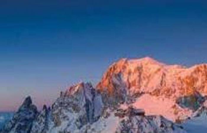 Bei einem Absturz am Mont-Blanc-Massiv kommen zwei Menschen ums Leben