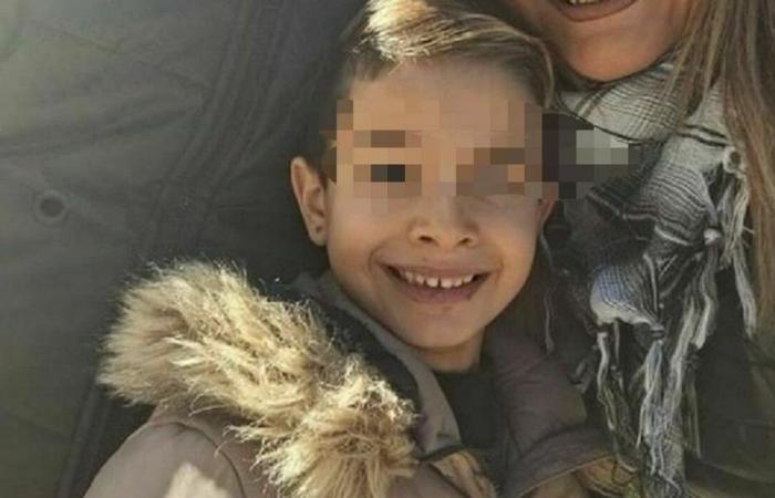 Domenico Gallucci starb im Alter von 8 Jahren, der kleine Junge wurde im Garten von einem Eisentisch auf den Kopf geschlagen: die Tragödie in Montemarano