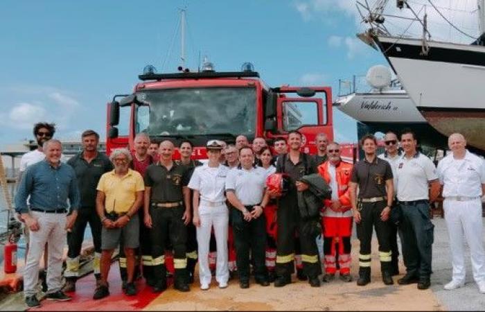 Notfälle: Von der Küstenwache organisierte Brandschutzübung im Hafen von Viareggio