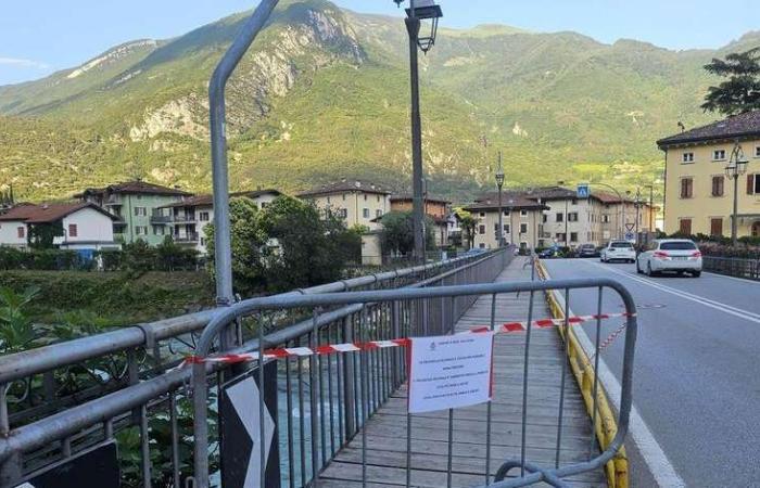 Der Rad-Fußgängerweg Arco ist instabil: seit gestern für mindestens eine Woche geschlossen – Riva – Arco