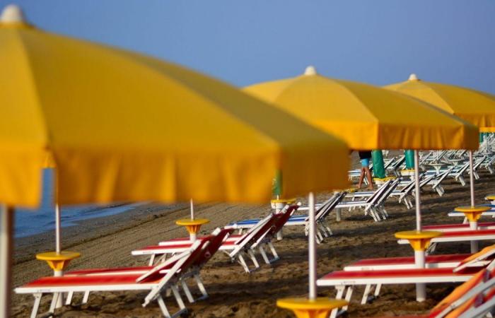 Dies ist die italienische Region mit den höchsten Preisen für Sonnenschirme und Liegen am Strand